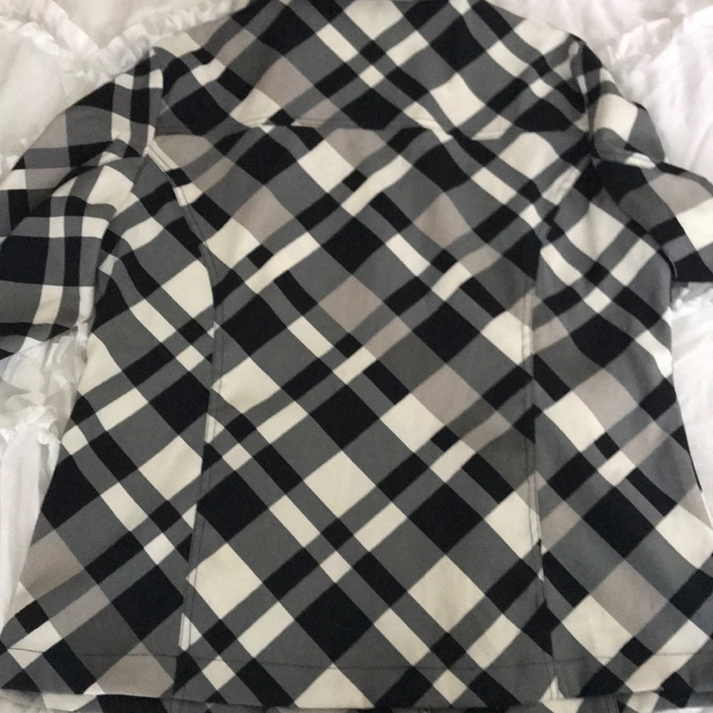 Patterned check button down blouse - Picture 3 of 3